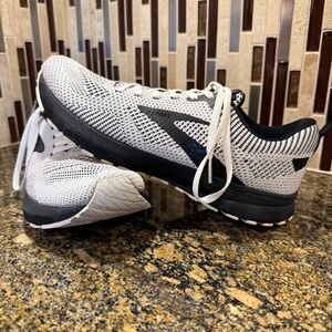 Brooks Revel 5 Womens Size 9.5 Tennis Shoe Running Walking White Black Sneaker